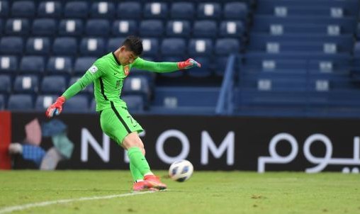 云开体育-扑点！2次封杀必进球！广州惨败战张健智成唯一亮点