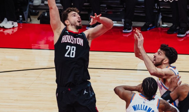 yunkai体育-乌度卡甩锅全队遭休媒批判：执着于落后理念，就算有库里都不会用